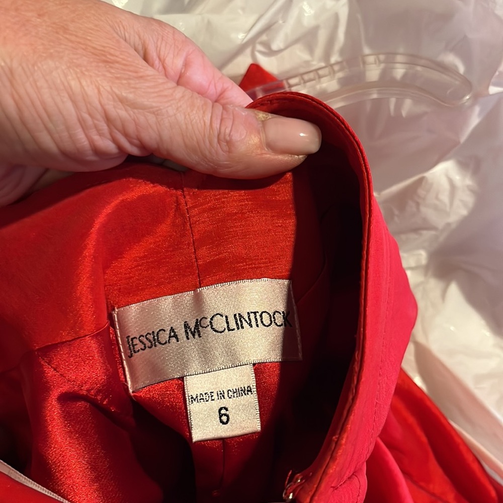 Jessica McClintock Red Satin Mini Dress with Ruffle Shoulder - Picture 4 of 4